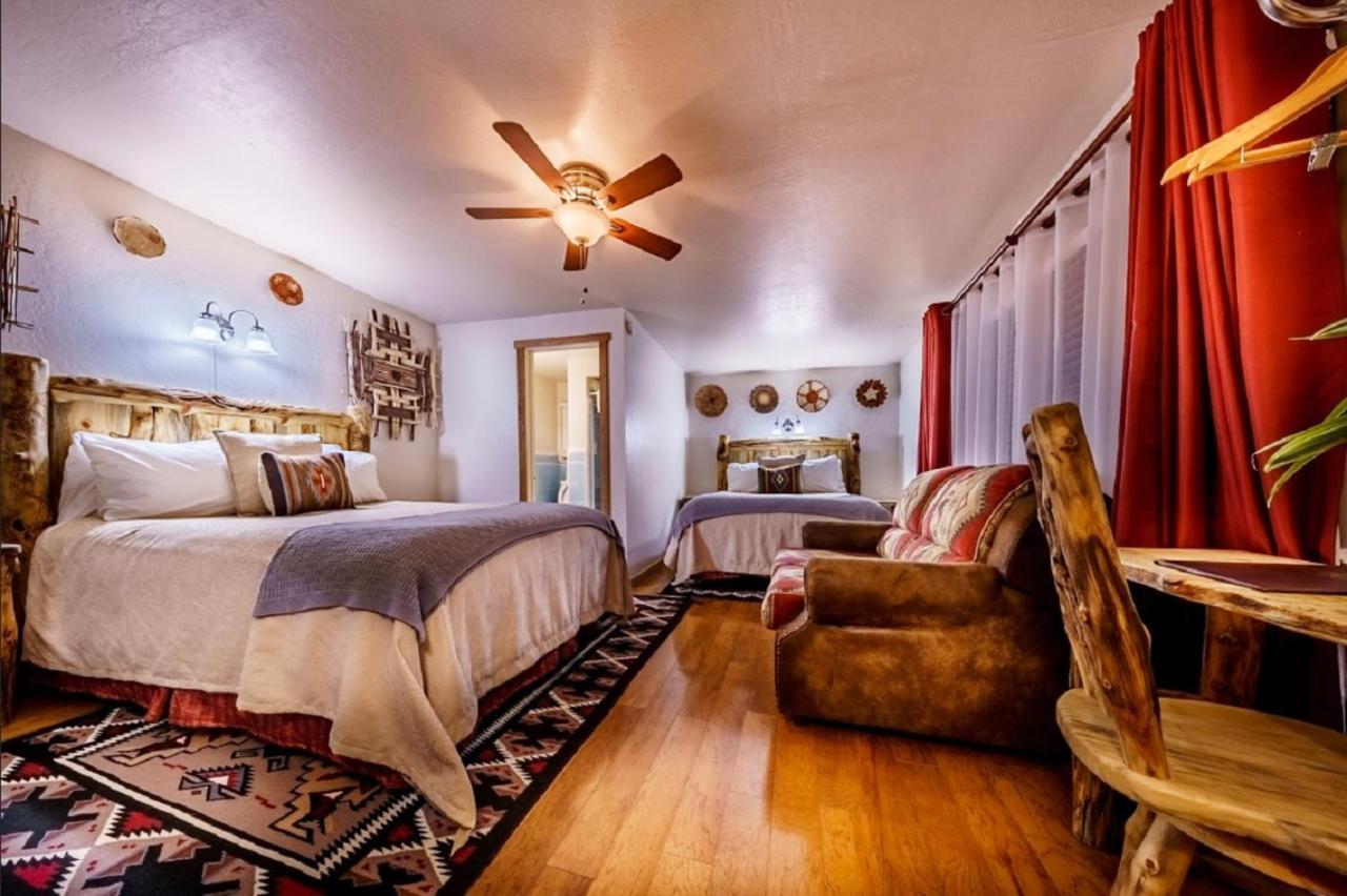 Stone Lizard Lodge Бландинг Екстериор снимка