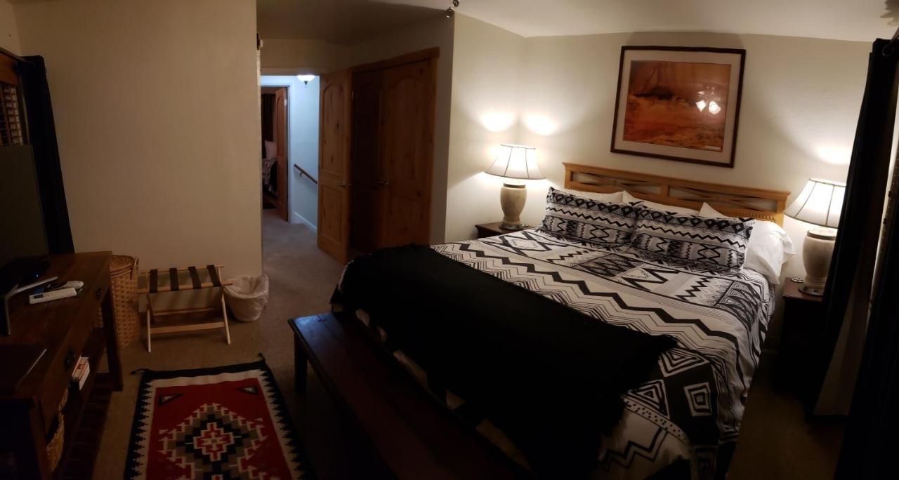 Stone Lizard Lodge Бландинг Екстериор снимка